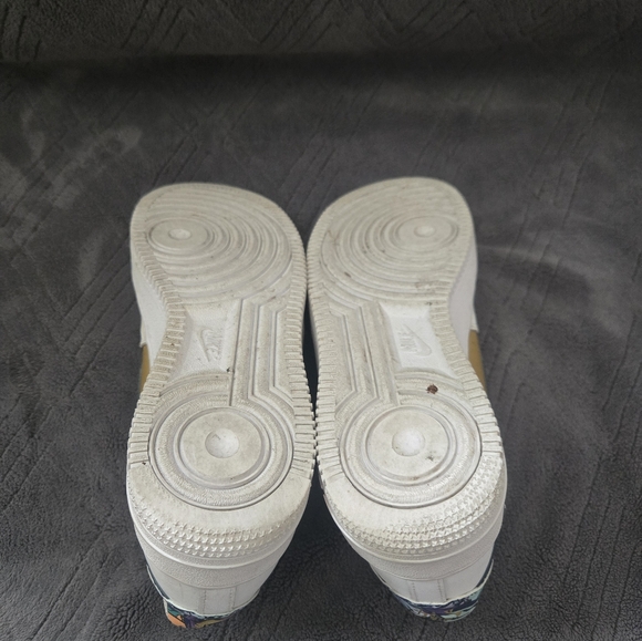 Nike Air Force Low LV8 GS Shoes Youth Sz 6.5Y Casual Sneakers White Gold Floral. - Picture 8 of 9